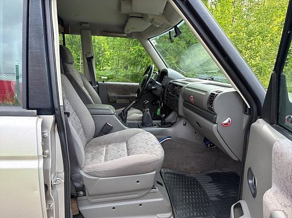 Land Rover Discovery 13 of 27