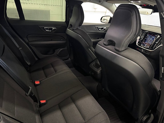Volvo V60 Cross Country 18 of 25