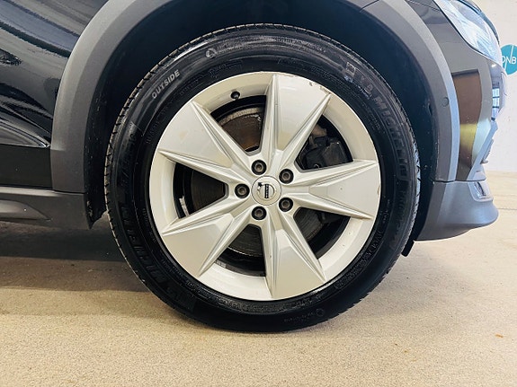 Volvo V60 Cross Country 11 of 25