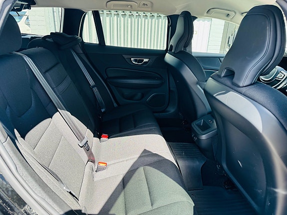 Volvo V60 Cross Country 6 of 25