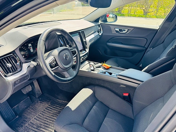 Volvo V60 Cross Country 8 of 25