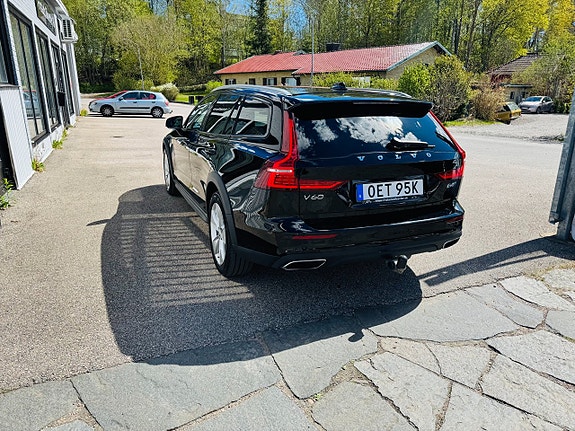 Volvo V60 Cross Country 4 of 5