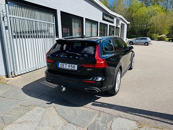 Volvo V60 Cross Country 3 of 5