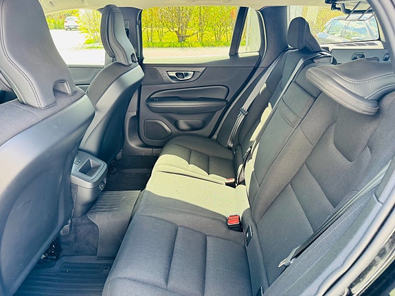 Volvo V60 Cross Country 7 of 25