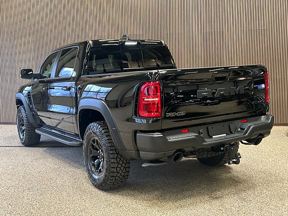 Dodge RAM 1500 3 of 15