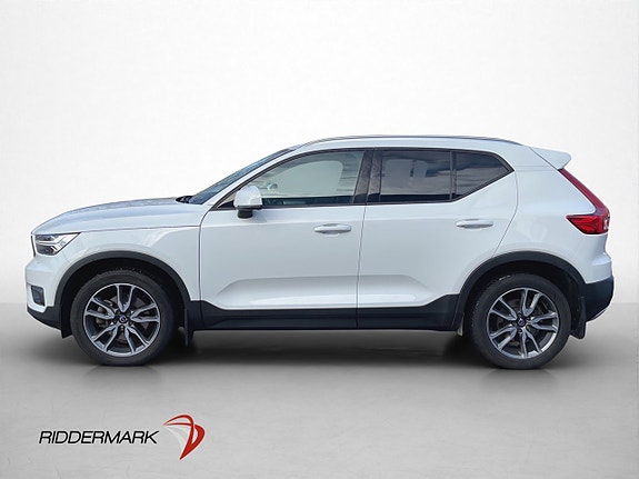 Volvo XC40 2 of 5
