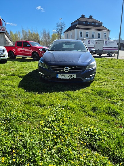 Volvo V60 3 of 5