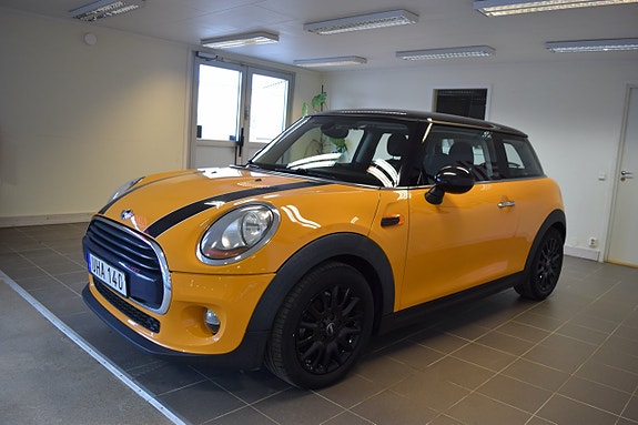 MINI Cooper 2 of 5