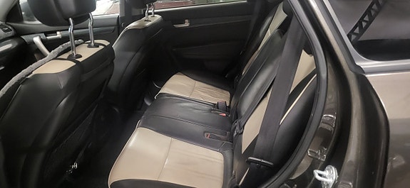 Kia Sorento 9 of 16