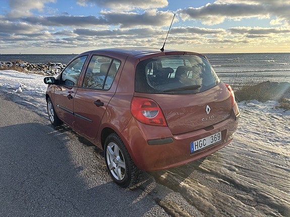 Renault Clio 2 of 11