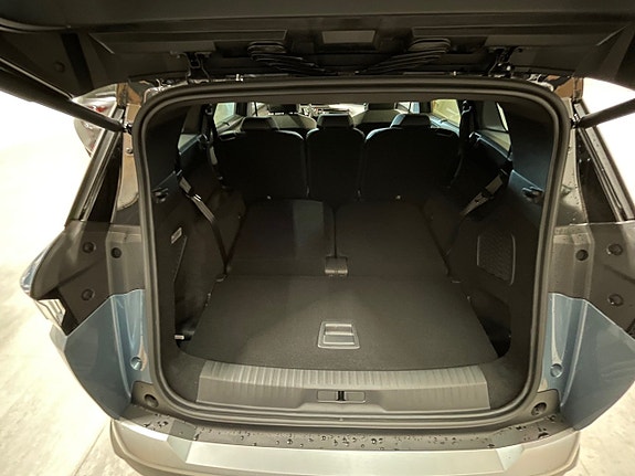Peugeot e-5008 11 of 20