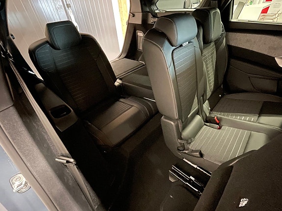 Peugeot e-5008 10 of 20