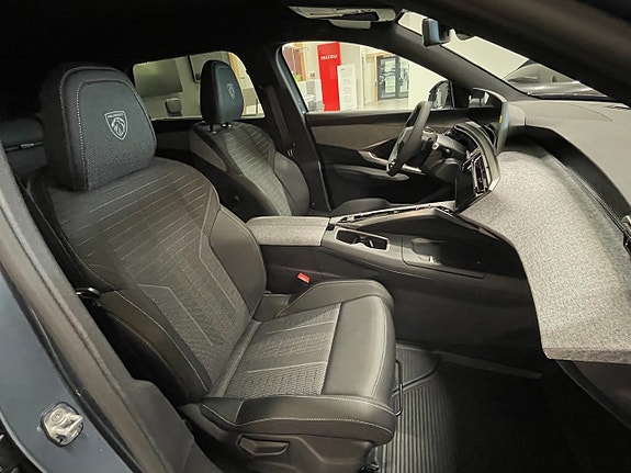 Peugeot e-5008 7 of 20