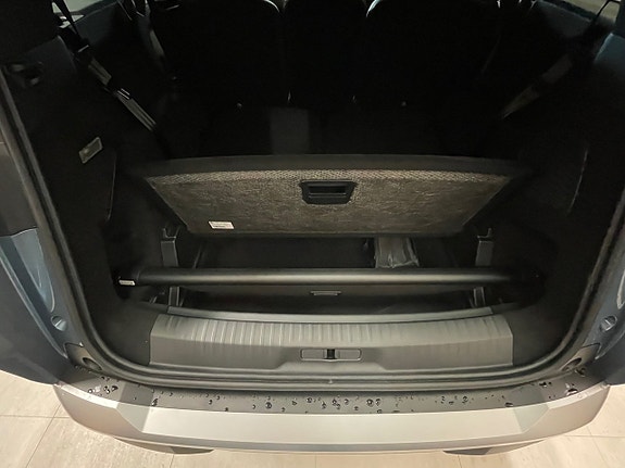 Peugeot e-5008 12 of 20