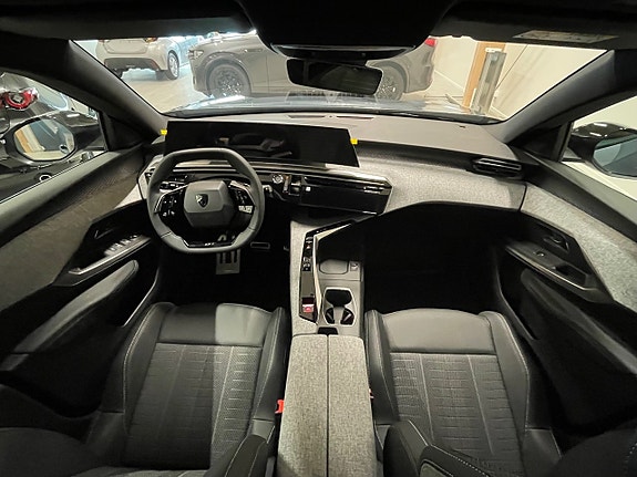 Peugeot e-5008 9 of 20
