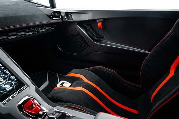 Lamborghini Huracan 11 of 14