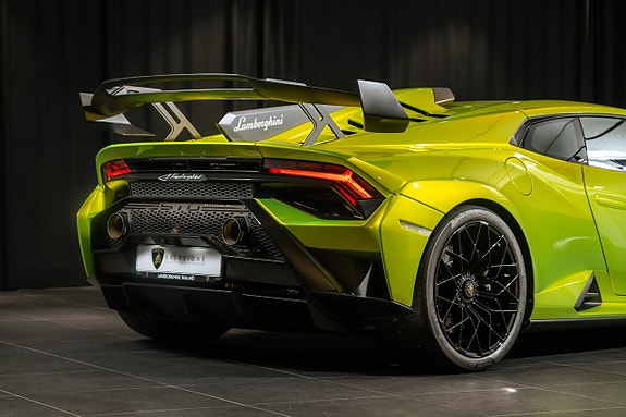 Lamborghini Huracan 7 of 14