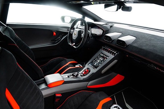 Lamborghini Huracan 9 of 14