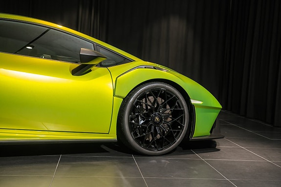 Lamborghini Huracan 6 of 14