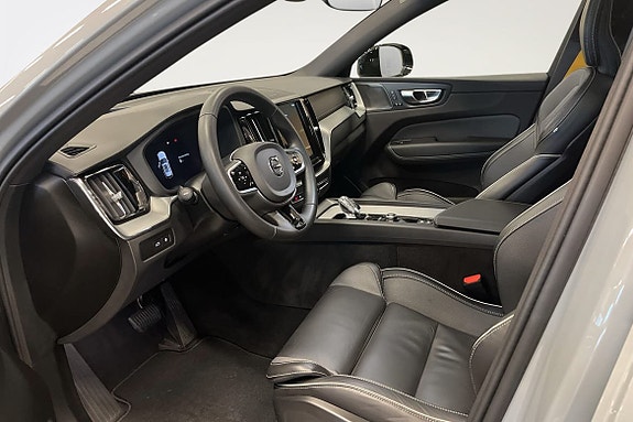 Volvo XC60 11 of 26
