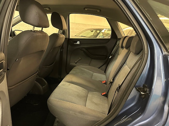 Ford Focus 7 of 17