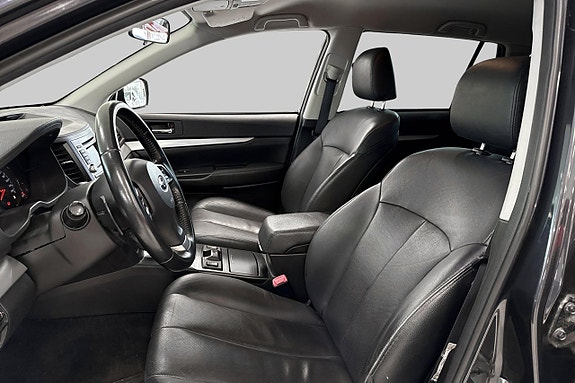 Subaru Legacy 8 of 12