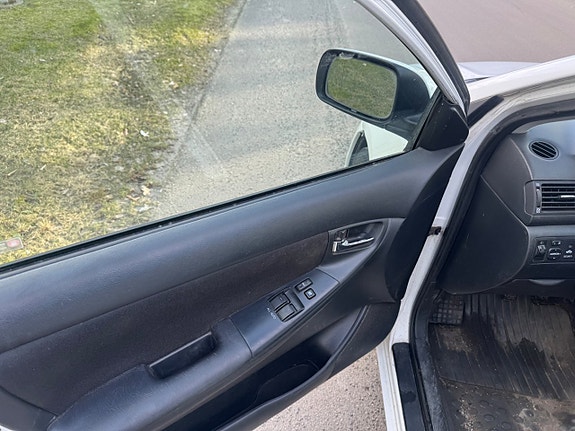 Toyota Corolla 4 of 9