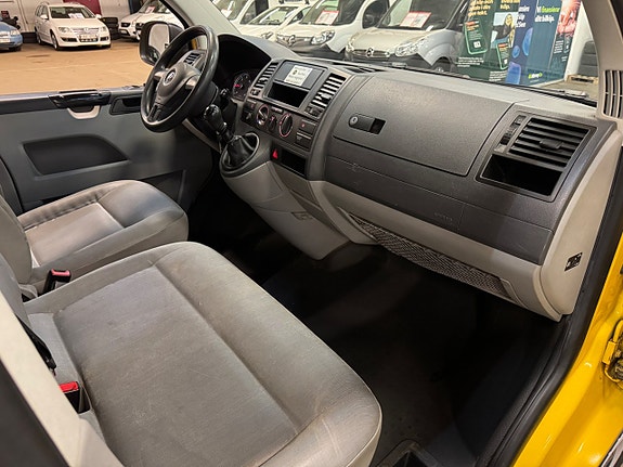 Volkswagen Transporter 13 of 18