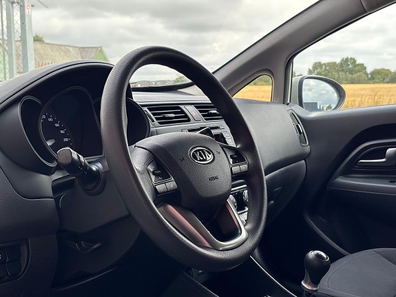 Kia Rio 8 of 16