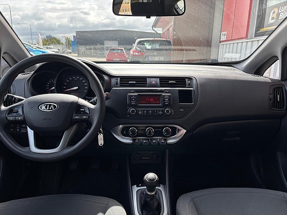Kia Rio 9 of 16