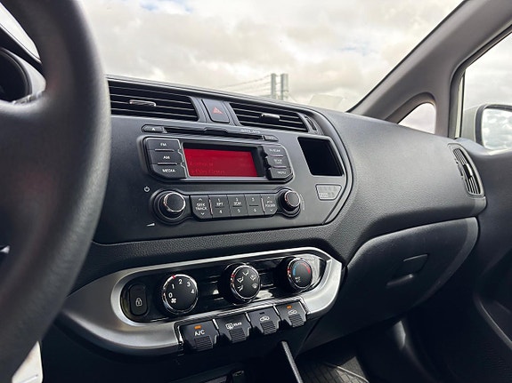 Kia Rio 13 of 16