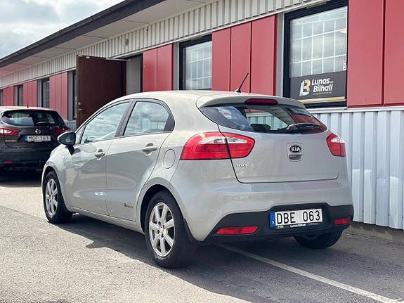 Kia Rio 4 of 16