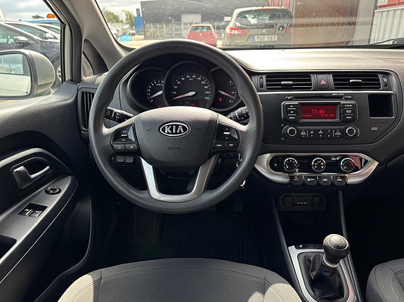 Kia Rio 10 of 16