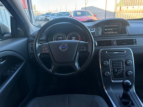 Volvo V70 11 of 21