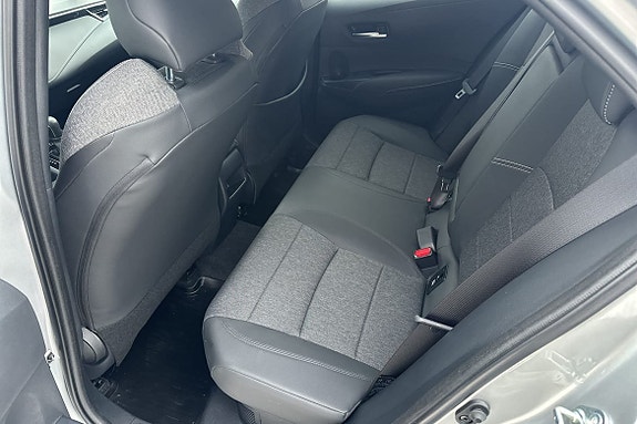 Toyota Corolla 8 of 11
