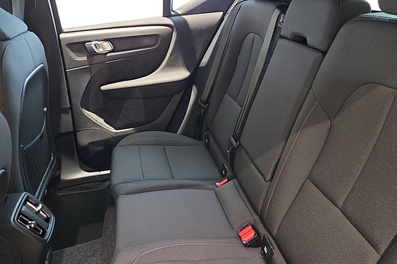Volvo EX40 12 of 17