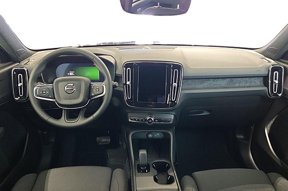 Volvo EX40 7 of 17