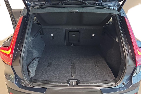 Volvo EX40 15 of 17