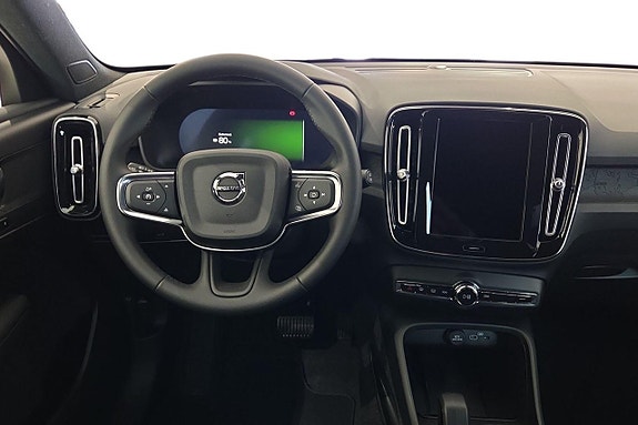 Volvo EX40 8 of 17