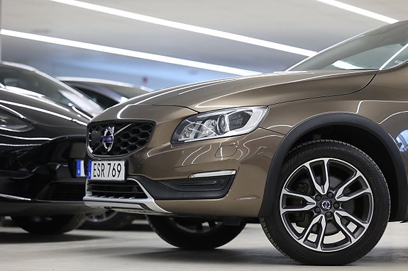 Volvo V60 Cross Country 4 of 5