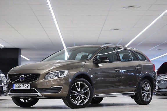 Volvo V60 Cross Country 3 of 5