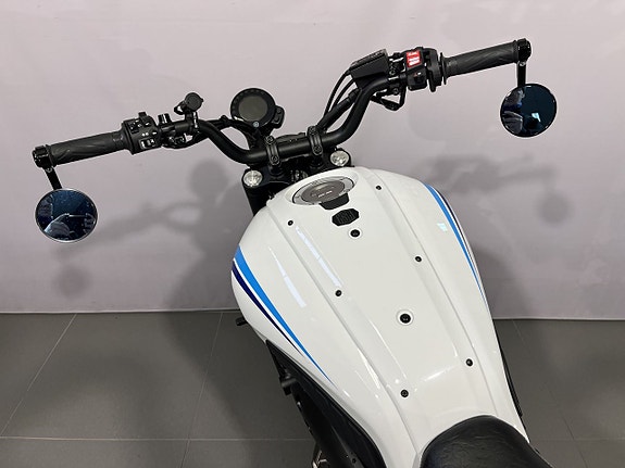 Yamaha XSR700 14 of 16