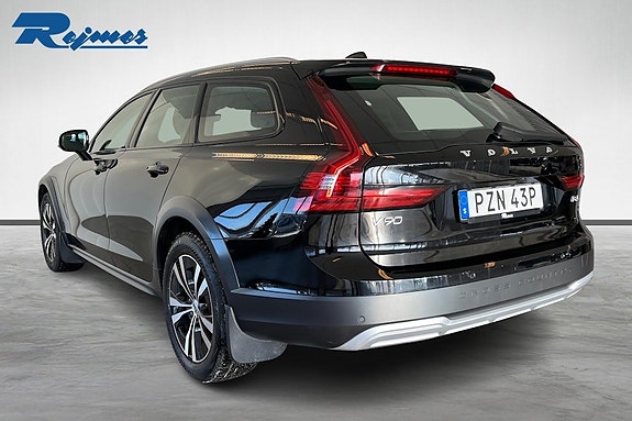 Volvo V90 Cross Country 2 of 5