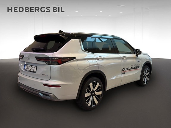 Mitsubishi Outlander 3 of 6