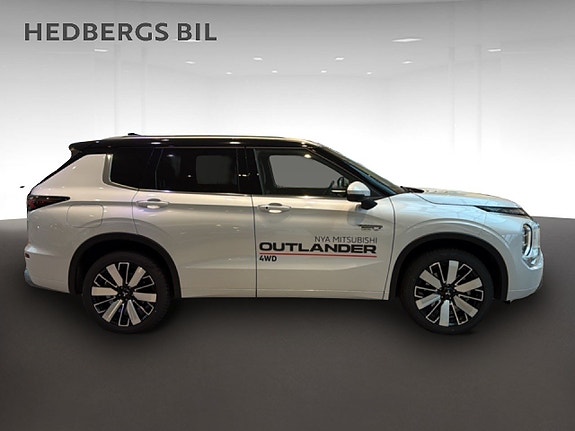 Mitsubishi Outlander 2 of 6
