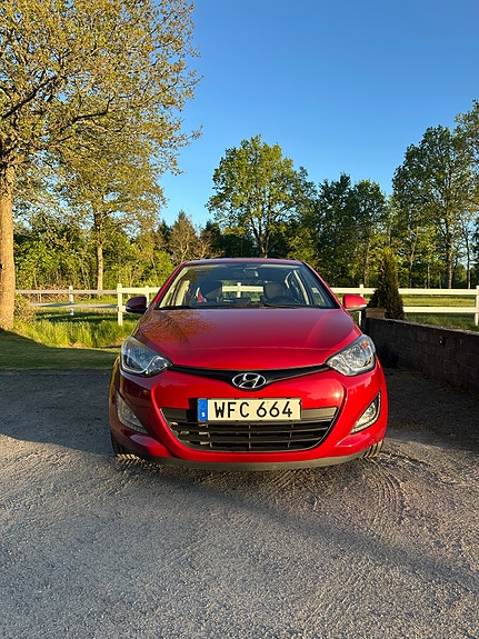 Hyundai i20 2 of 5