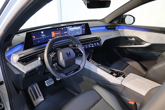 Peugeot e-3008 8 of 15