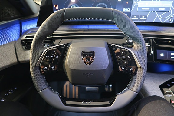 Peugeot e-3008 12 of 15