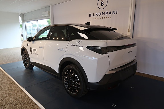 Peugeot e-3008 4 of 5