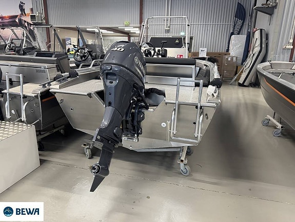 Buster MCC ink Yamaha F40 3 of 4